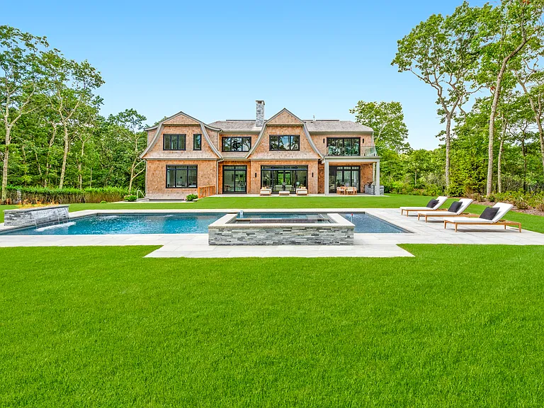 Fairway Ct — Photo 1