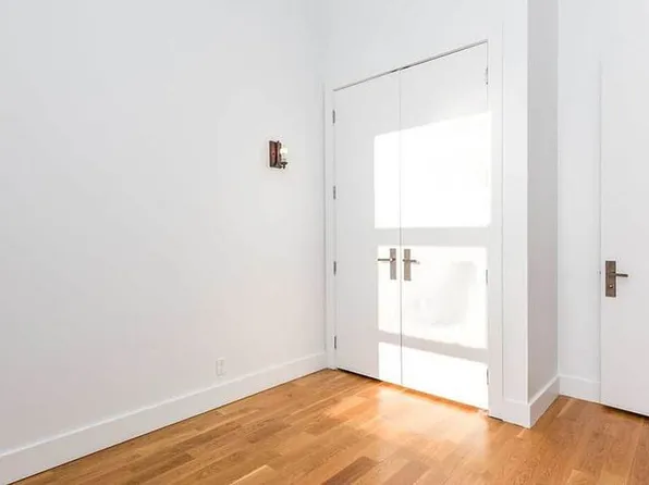 949 Willoughby Avenue image 6 of 13