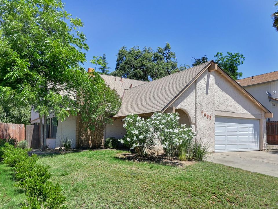 1st image of 7983 Stone Canyon Cir