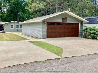 202 McDonald Dr, Houghton Lake, MI 48629