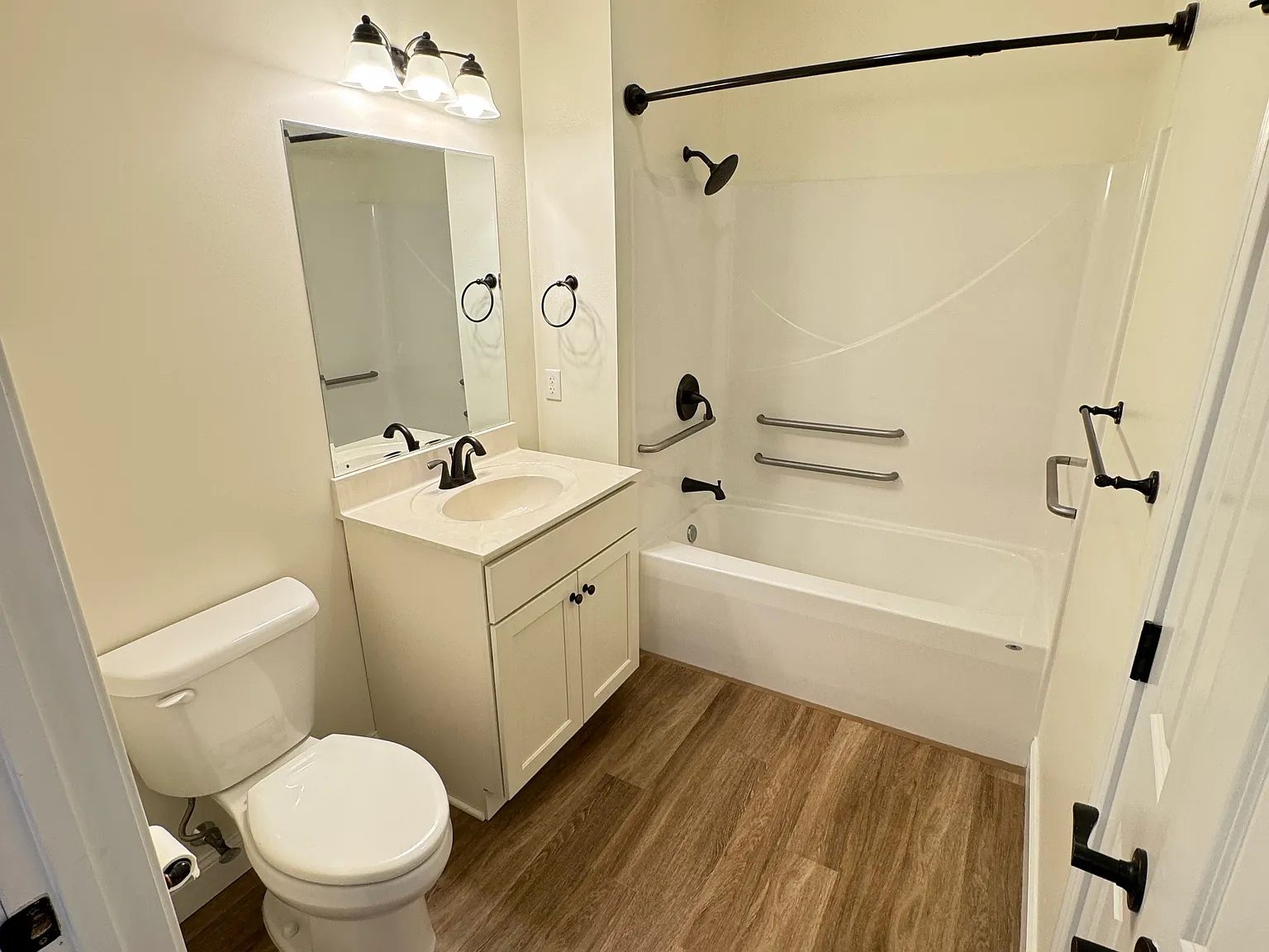 1 bed, 587 sqft, $2,000 — Photo 4