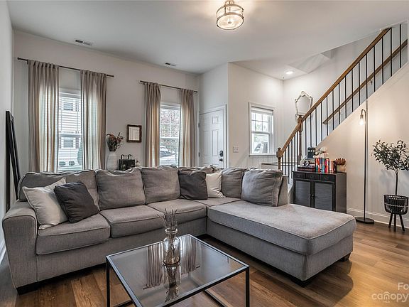 5th image of 5021 Belmont Crossing Dr