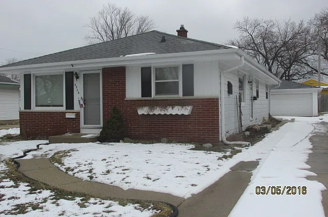4926 N 104th St photo 1
