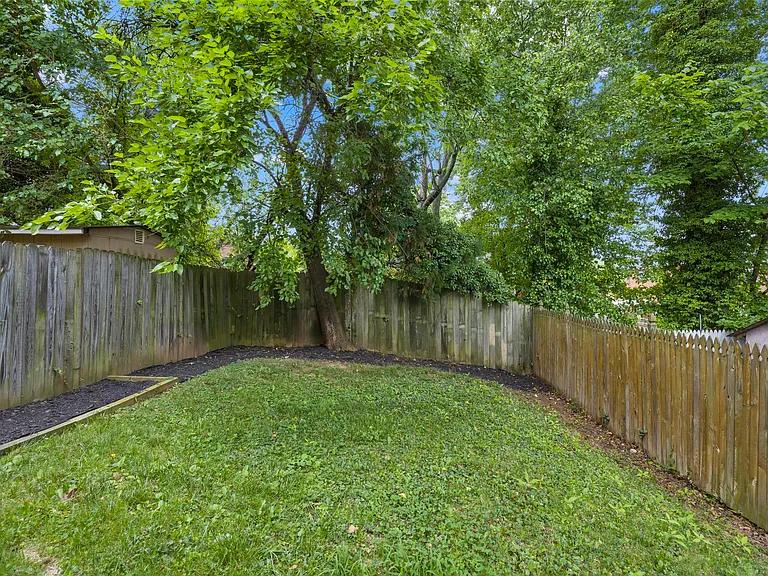 716 Audrey Ln — Photo 49
