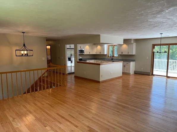 1174 Old Fall River Rd, Dartmouth, MA 02747