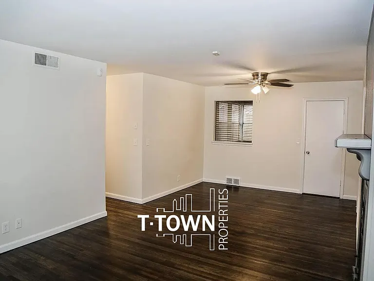 5966 E 27th Pl — Photo 2