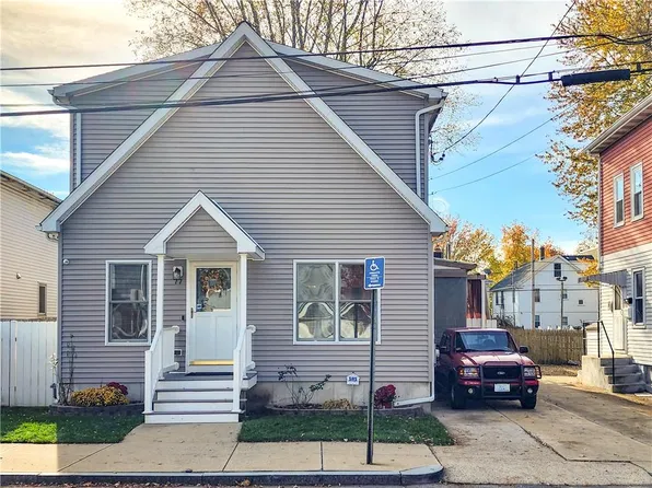 77 Simmons St, Providence, RI 02909