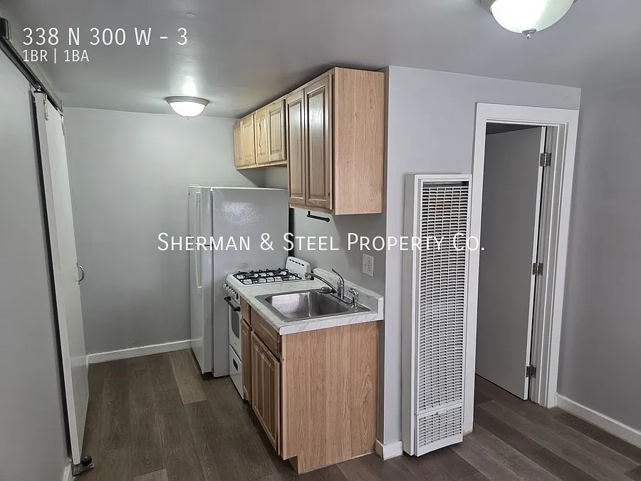 Spacious & Bright 1-Bedroom Apartment in Prime Salt Lake City Location — Photo 4