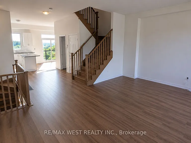 15 Inverary Cres — Photo 9