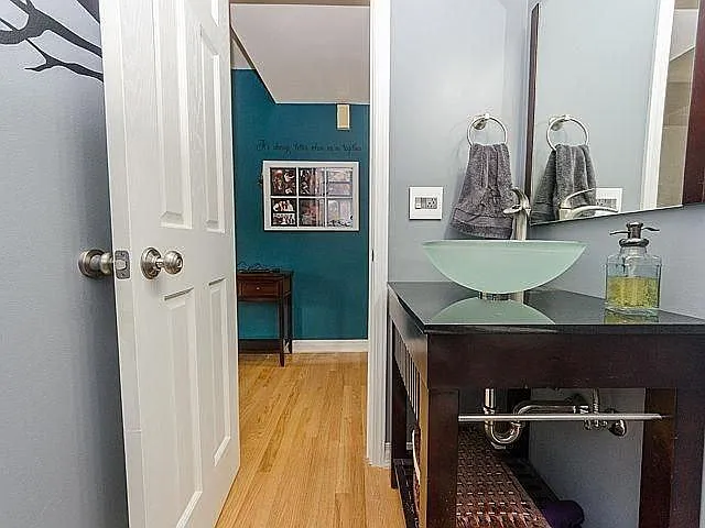 Downstairs beautiful remodel 1/2 bathroom