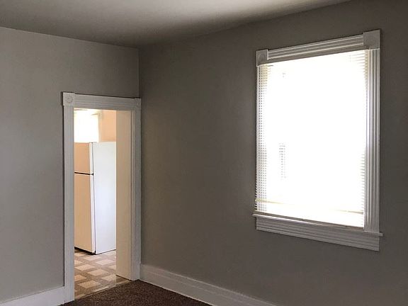 3rd image of 317 E Dewald St