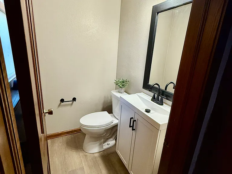 2315 N Claremont Dr — Photo 4