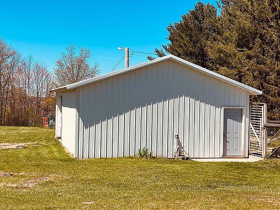 3rd image of 7147 Six Mile Rd