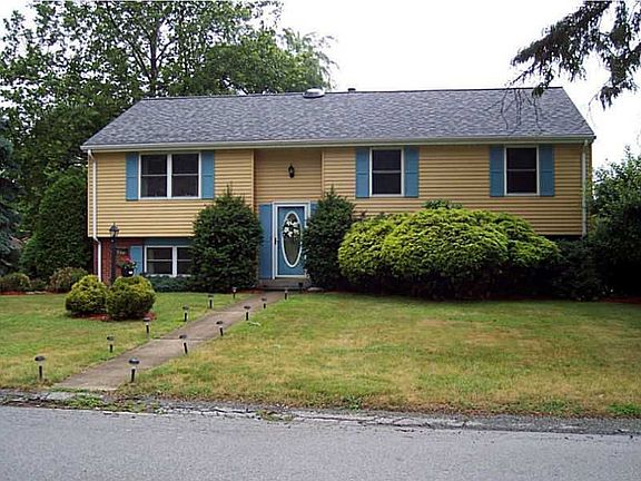 2nd image of 122 Yellowstone Dr