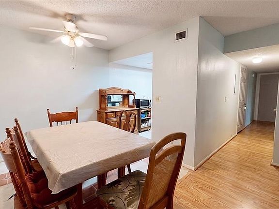 2nd image of 912 Lake Destiny Rd Unit F