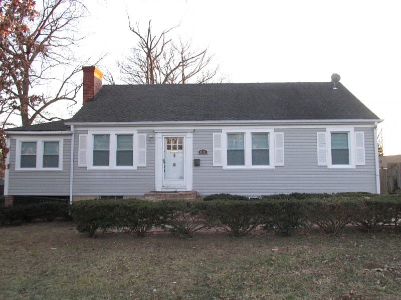 2nd image of 1916 University Blvd W