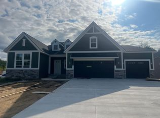 3944 Autumn Acres Dr, Rockford, MI 49341