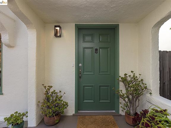 3rd image of 410 Colusa Ave