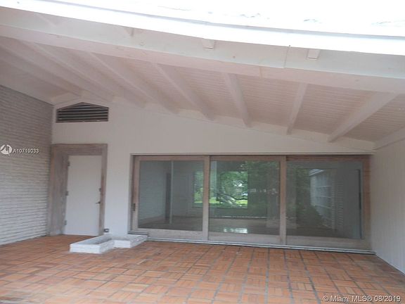 5th image of 218 Park Dr