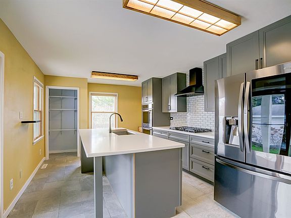 3rd image of 4013 Steinies Dr