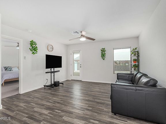 3rd image of 985 W PALO VERDE Avenue