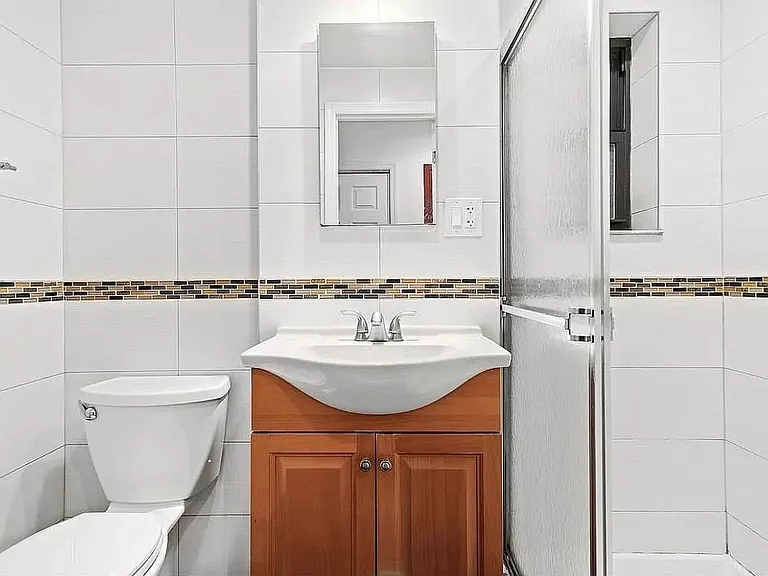 154 Allen St #1 — Photo 3