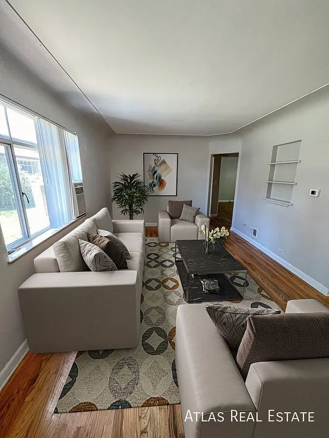 Charming Rosedale Bungalow with In-Unit Laundry & Prime Denver Location — Photo 4