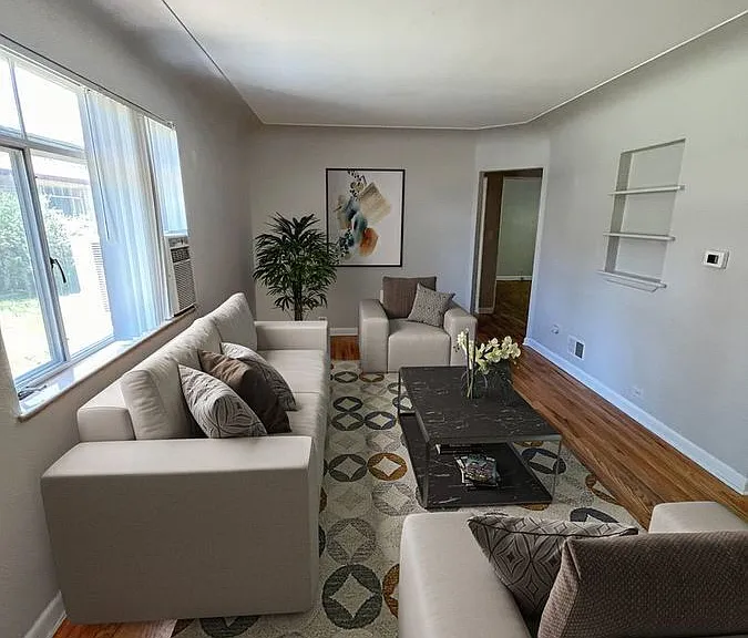 2435 S Corona St — Photo 4