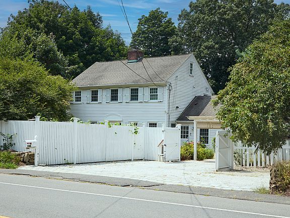 2nd image of 188 Compo Rd S