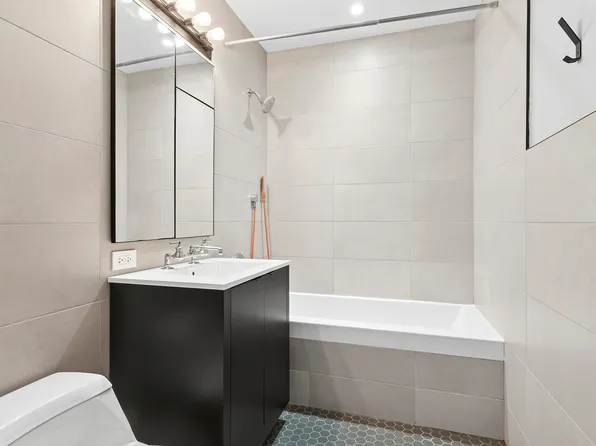 540 West 28th Street image 5 of 6