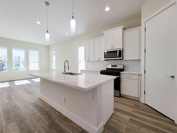 5th image of 5931 Beall St #D