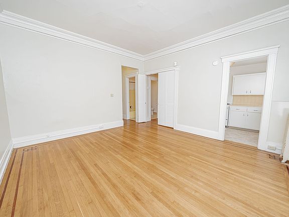 3rd image of 159 17th St APT 14