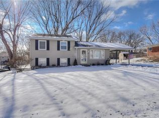 205 E 9th St, Kearney, MO 64060