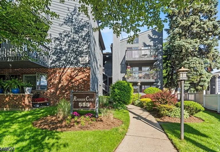 555 Riverside Ave #9 — Photo 1