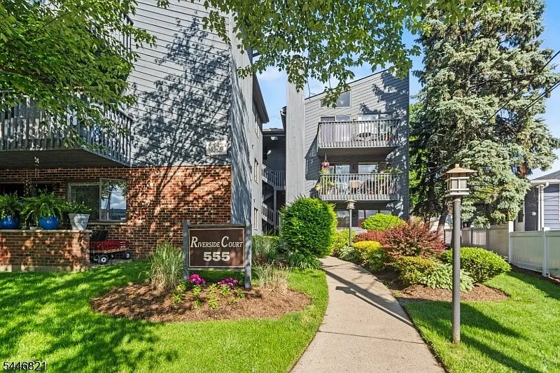 555 Riverside Ave #9