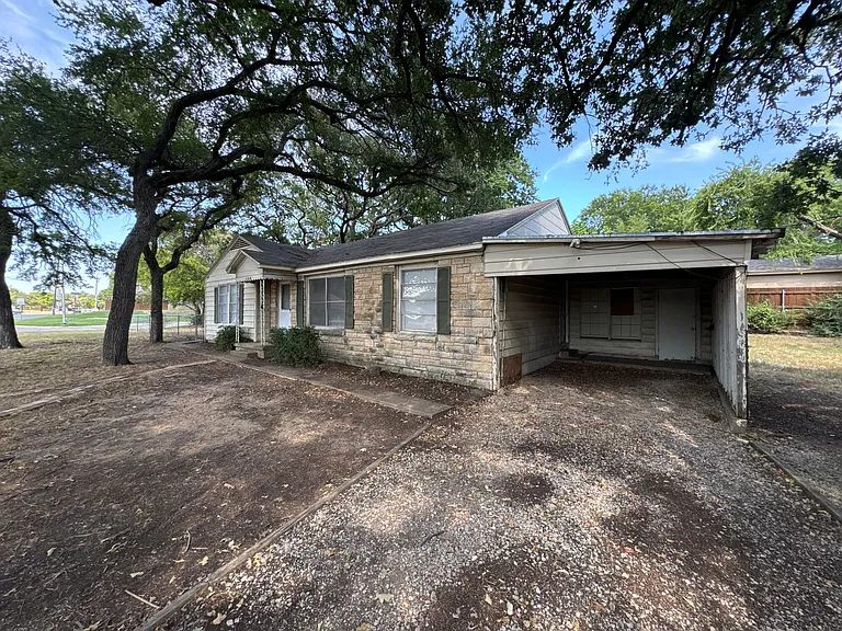 800 Audra Ln — Photo 8