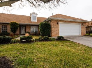 216 Royal Oaks Dr, Maryville, TN 37801