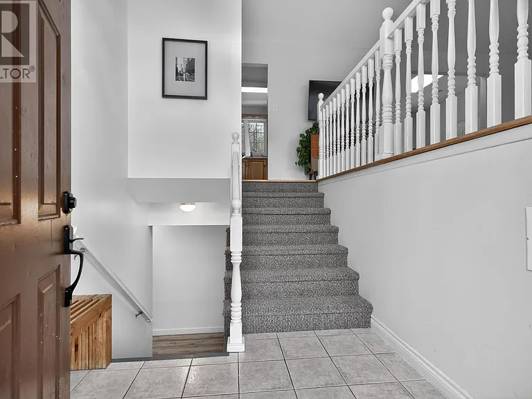 38 Charles Meade Dr — Photo 3