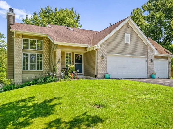 3476 Valley Woods Dr, Cherry Valley, IL 61016