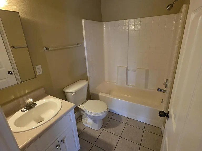 344 E Ashley St — Photo 17