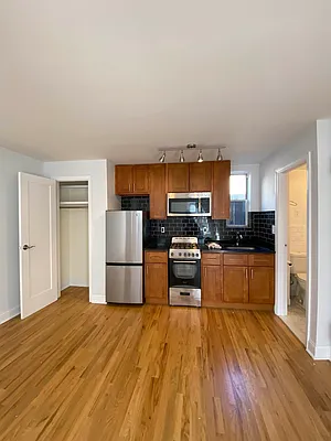 Rented by Waverly Realty Associates | media 25