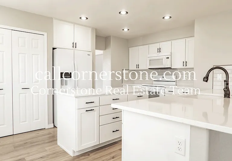 4735 Malcom Ct — Photo 6