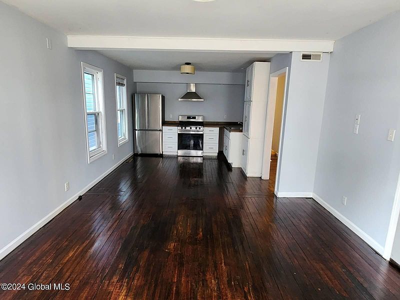 5th image of 11 Ingersoll Avenue