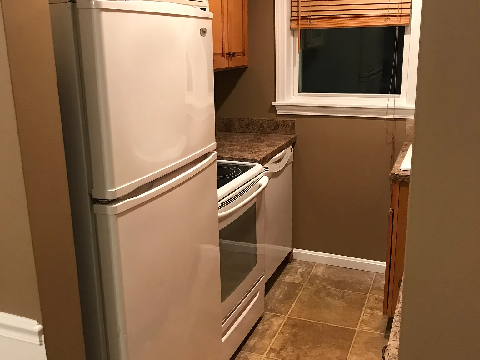 2 bed, 900 sqft, $1,900 — Photo 4