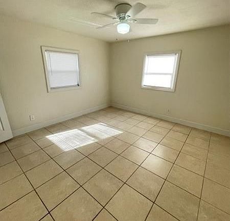 4th image of 170 NW 33rd Ave