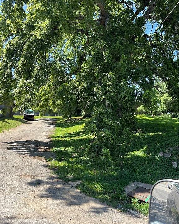 2nd image of 1222 Sylvanie St
