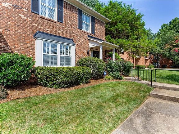 3rd image of 5 Fountain Manor Dr Unit D
