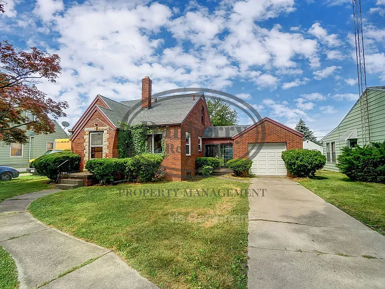 347 Darrow Ave — Photo 43