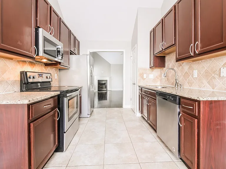 553 Texanna Way — Photo 7