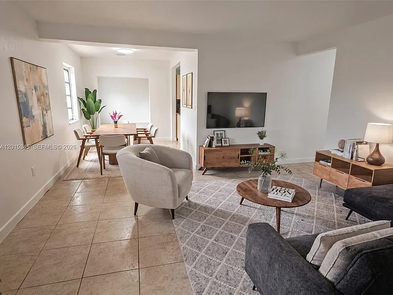 111 SW 67th Ct — Photo 3